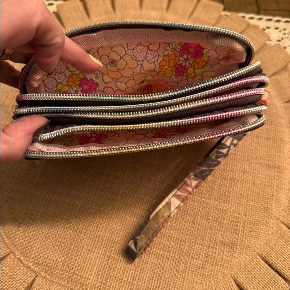 Multicolor Leaf Pattern Wristlet - Picture 3 of 5